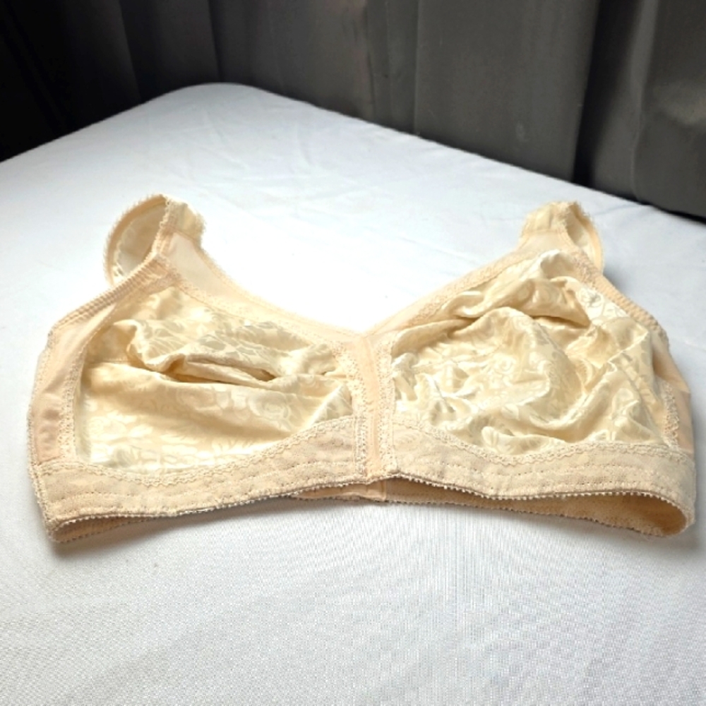 Playtex Women's Soft Beige Lace Bra Padded Straps Floral Sz 42DDD EUC‎